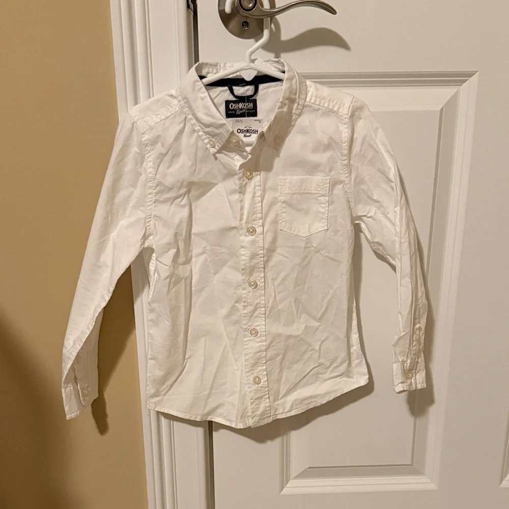 OshKosh B'gosh Classic White Button Down Shirt. NWT. Size 5T. Boys.